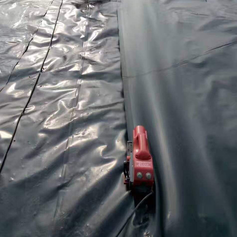 復合土工膜怎樣減少接縫數量？